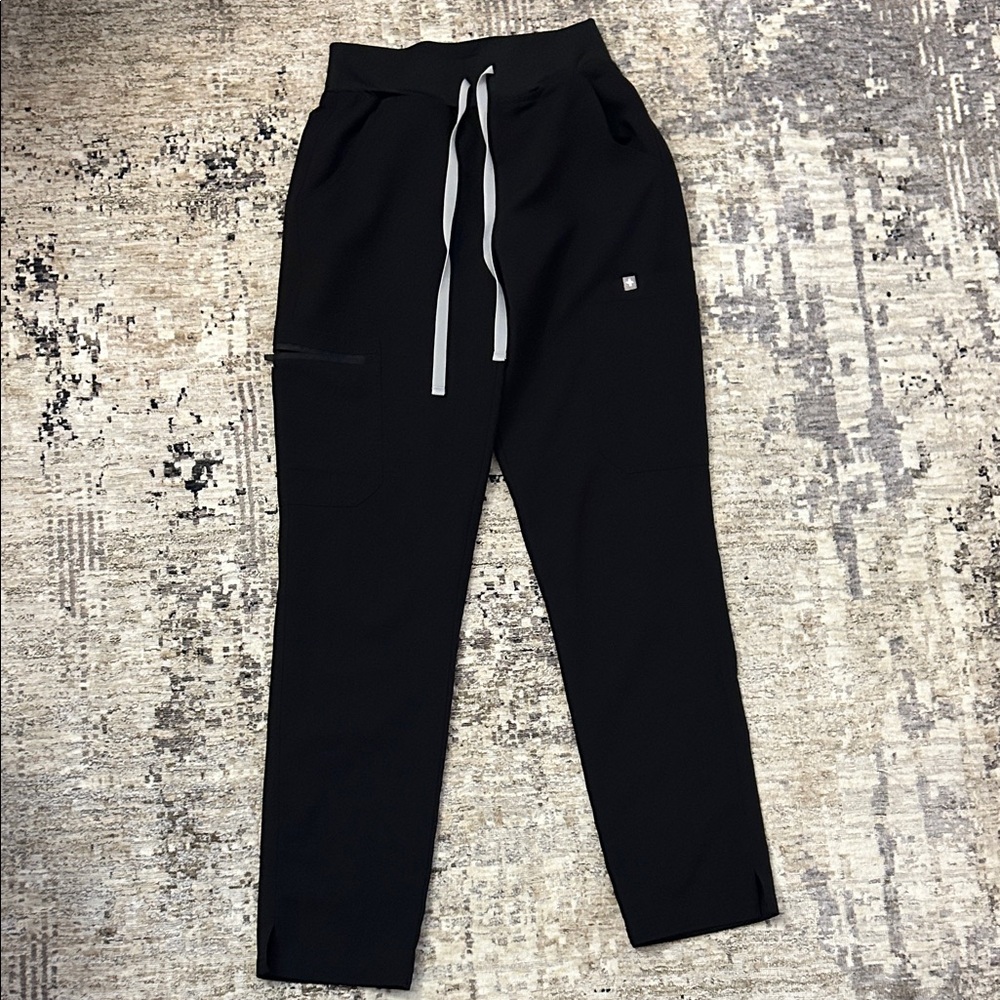 Figs High Waisted Yola Skinny Scrub Pants.